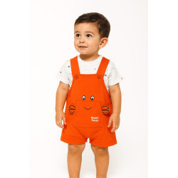 Peto naranja cangrejo y camiseta blanca estampada