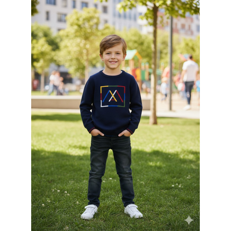 Jersey de niño de la marca Mayoral, confeccionado en punto suave azul marino.