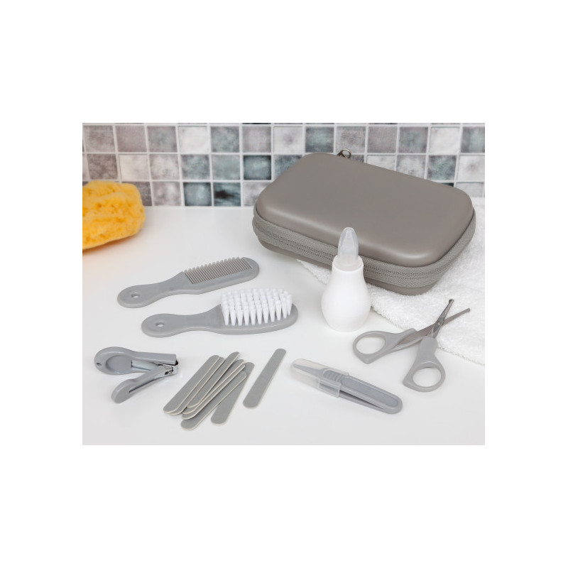 NECESER CON SET DE MANICURA Y ASEO EN GRIS NECESER CON SET DE MANICURA Y ASEO EN GRIS