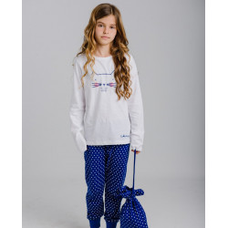 Pijama dos piezas, pantalón azul y camiseta blanca con dibujo de gato y bolsa ideal para llevar.